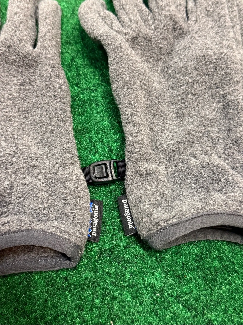 Patagonia Gray Heather Fleece Gloves
